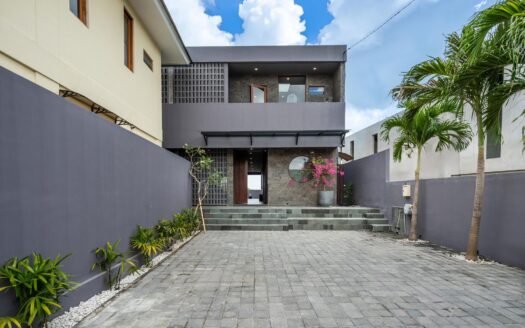 Luxury 6-Bedroom Industrial Villa for Rent in Prime Tumbak Bayuh Location