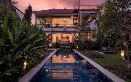 Stylish 4BR Villa Oasis in Trendy Pererenan
