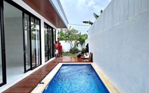 Tranquil 2BR Oasis: Modern Semi-Home Villa in Canggu