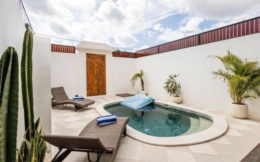 The Secret Sanctuary: Private 1-Bedroom Oasis