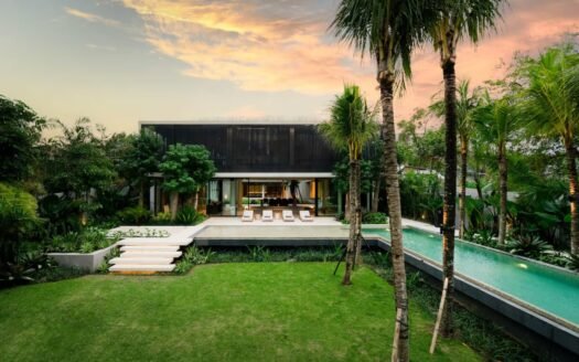 Exclusive 6-Bedroom Villa with Tropical Luxurious Style in Pererenan