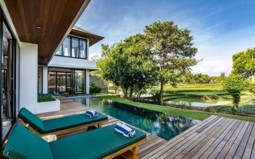 Villa Saffron: Luxe 3BR Monthly Escape in Tabanan