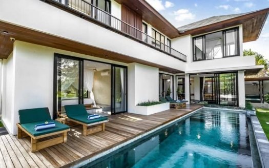 Villa Saffron: Luxe 3BR Monthly Escape in Tabanan