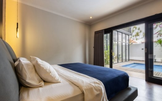 Chic 3BR Villa Steps from Canggu Echo Beach – Modern Oasis.