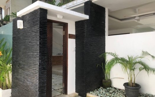 Seminyak Haven: 2BR Villa – Steps to Beach & Shops