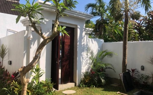 3 STOREY (ROOFTOP) WITH 3BR VILLA IN PERERENAN